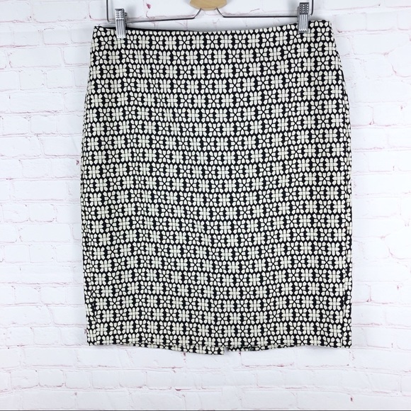 Banana Republic Dresses & Skirts - Banana Republic Black White Floral Pencil Skirt